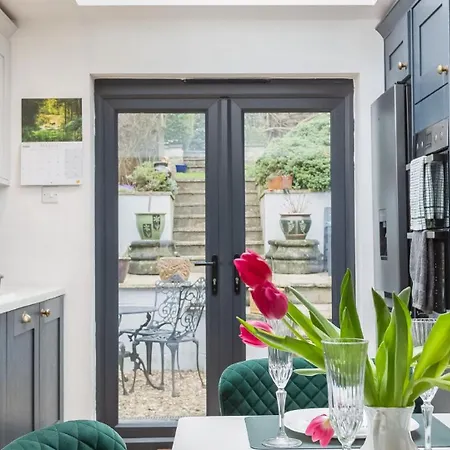 Stone In Picturesque North Yorkshire Village - Bull Dog Holiday home *