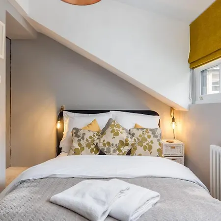 Stone In Picturesque North Yorkshire Village - Bull Dog Holiday home *