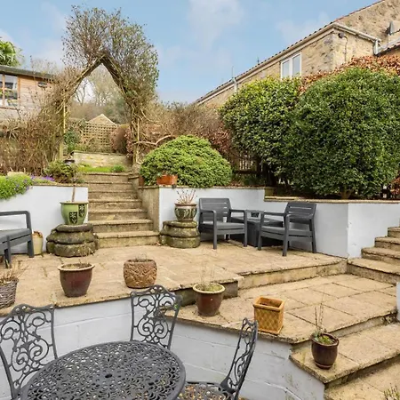 Stone In Picturesque North Yorkshire Village - Bull Dog * Ampleforth