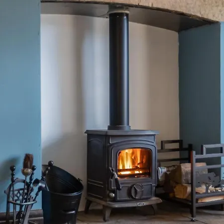 Stone In Picturesque North Yorkshire Village - Bull Dog Holiday home Ampleforth