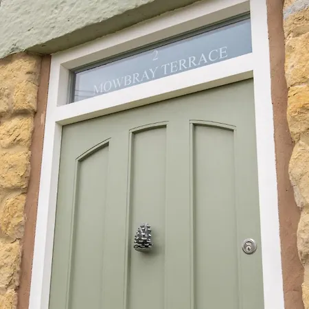 Stone In Picturesque North Yorkshire Village - Bull Dog Ampleforth