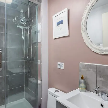Stone In Picturesque North Yorkshire Village - Bull Dog Holiday home