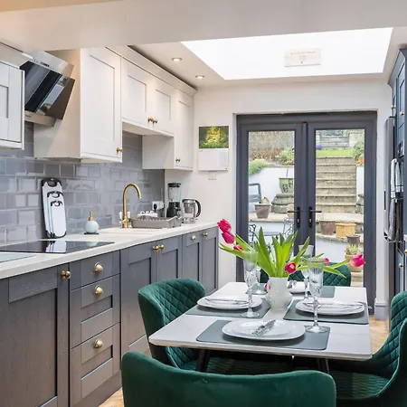 Stone In Picturesque North Yorkshire Village - Bull Dog Holiday home