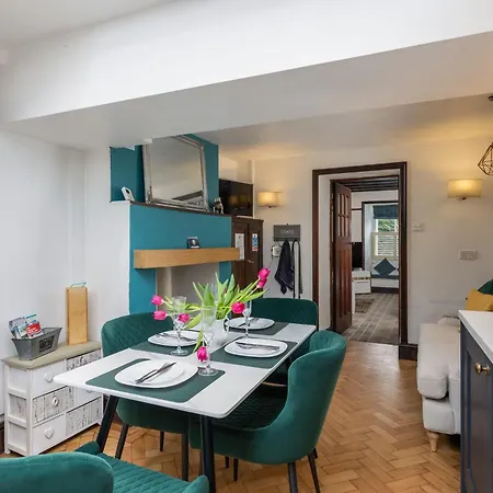 Stone In Picturesque North Yorkshire Village - Bull Dog Holiday home Ampleforth